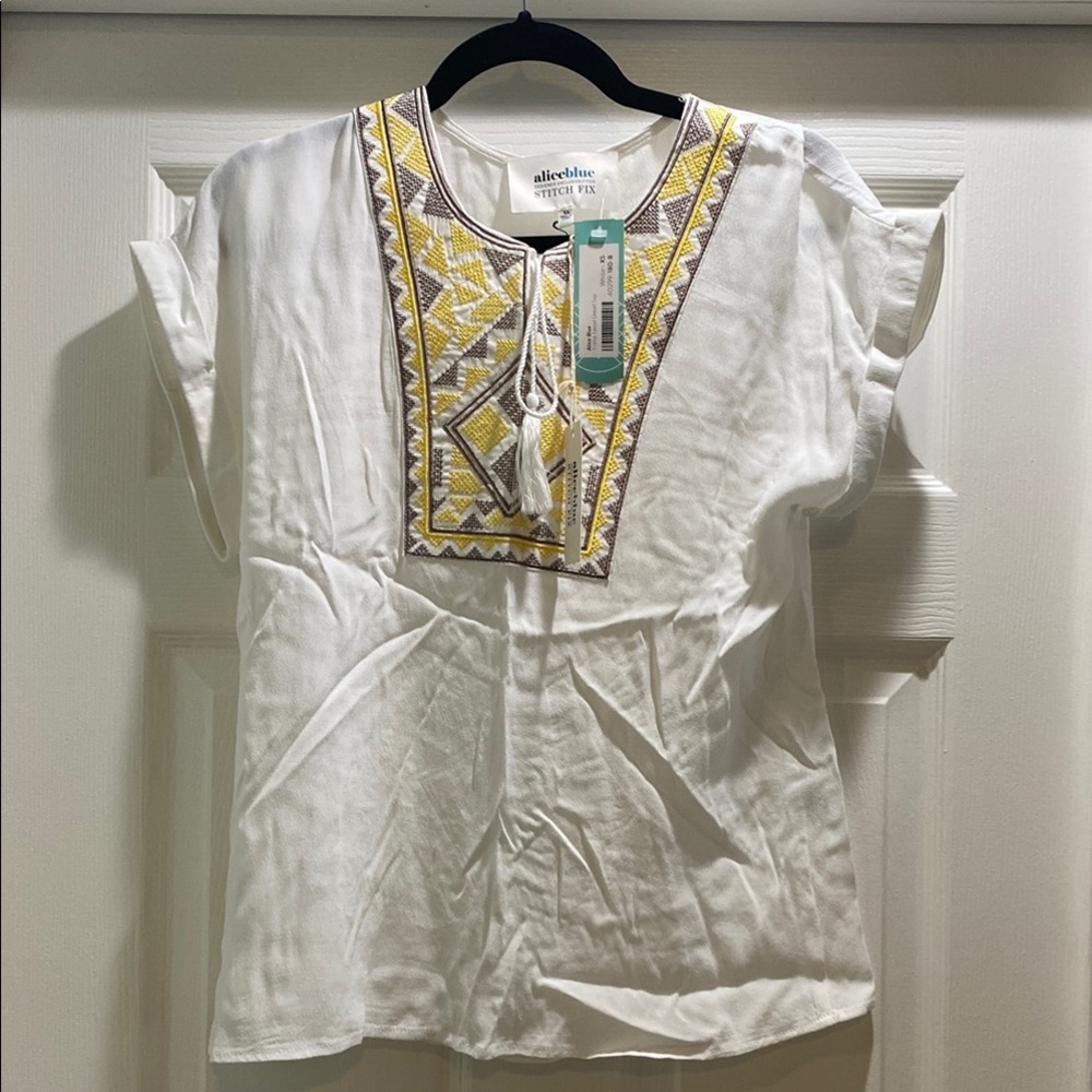 NWT Alice Blue White and Yellow Embroidered Women's Top stitch fix XS